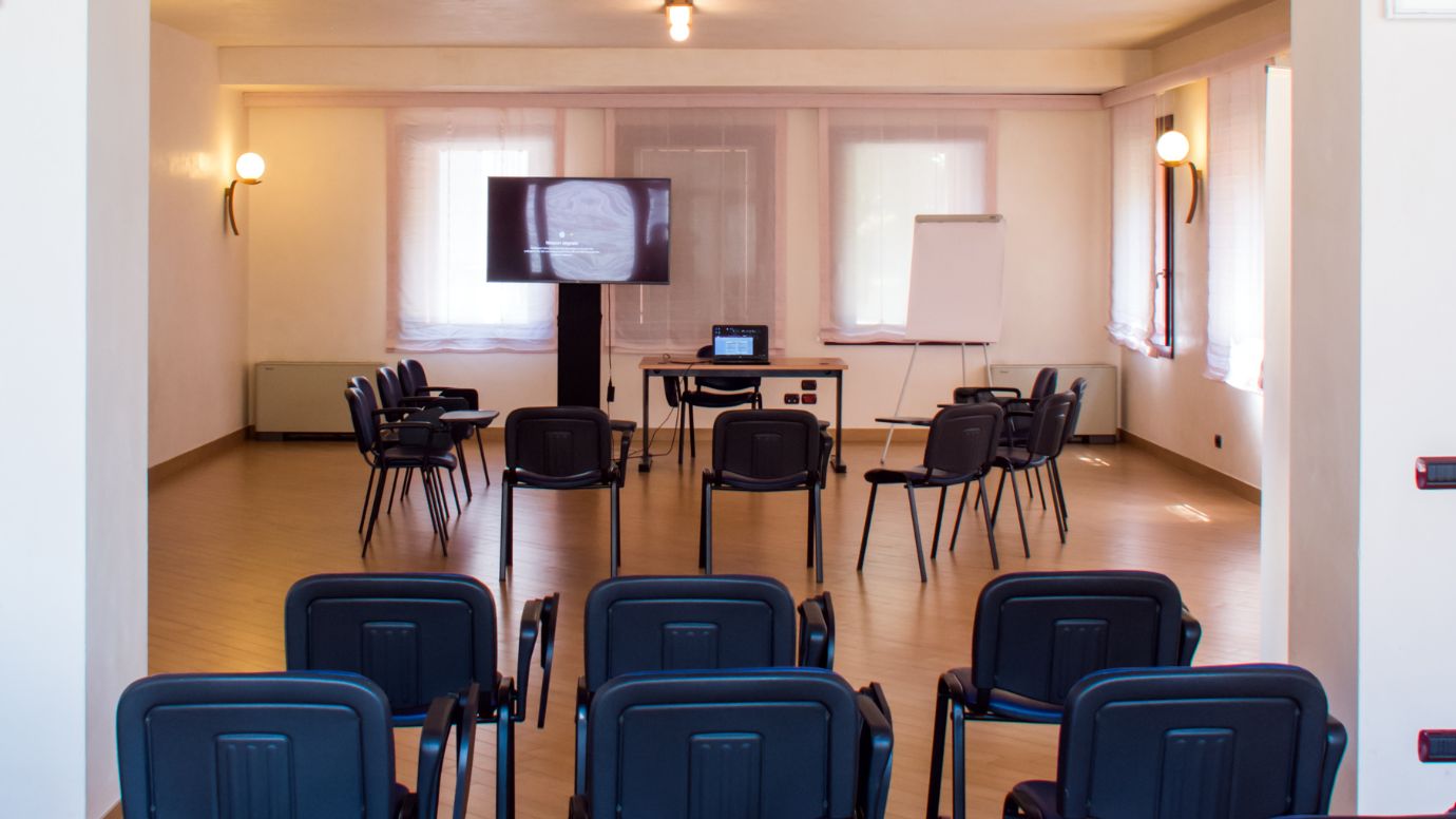 Sala meeting (platea fino a 80 posti) e allestimento sala catering/sponsor